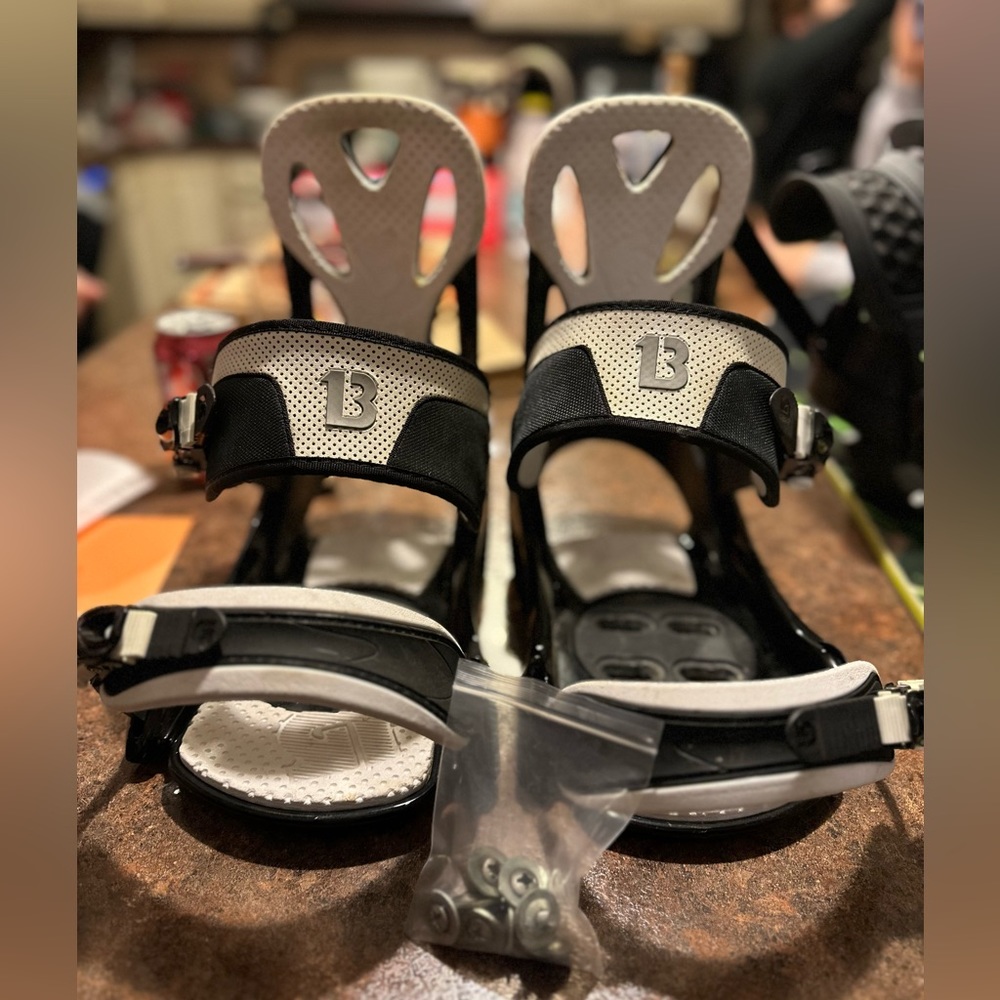 Burton snow board bindings size M
